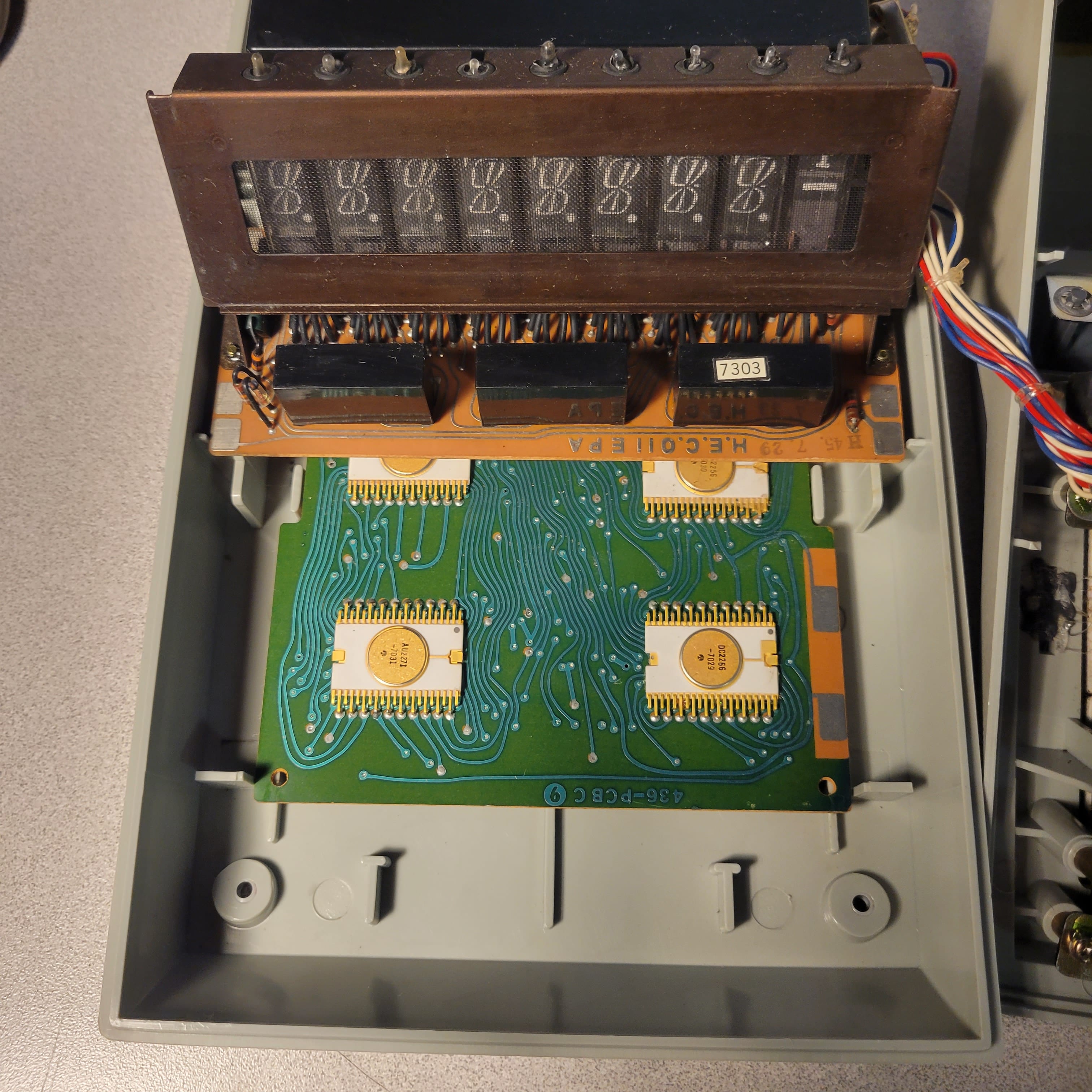 An image of the inside of a Burroughs C 3155 desktop calculator